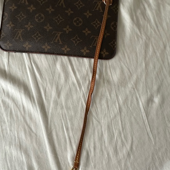 Authentic Louis Vuitton Monogram Neverfull Pouchette - Picture 4 of 9